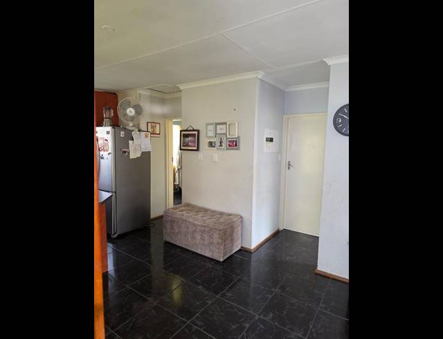 2 BEDROOM TOWNHOUSE FOR SALE IN LINMEYER